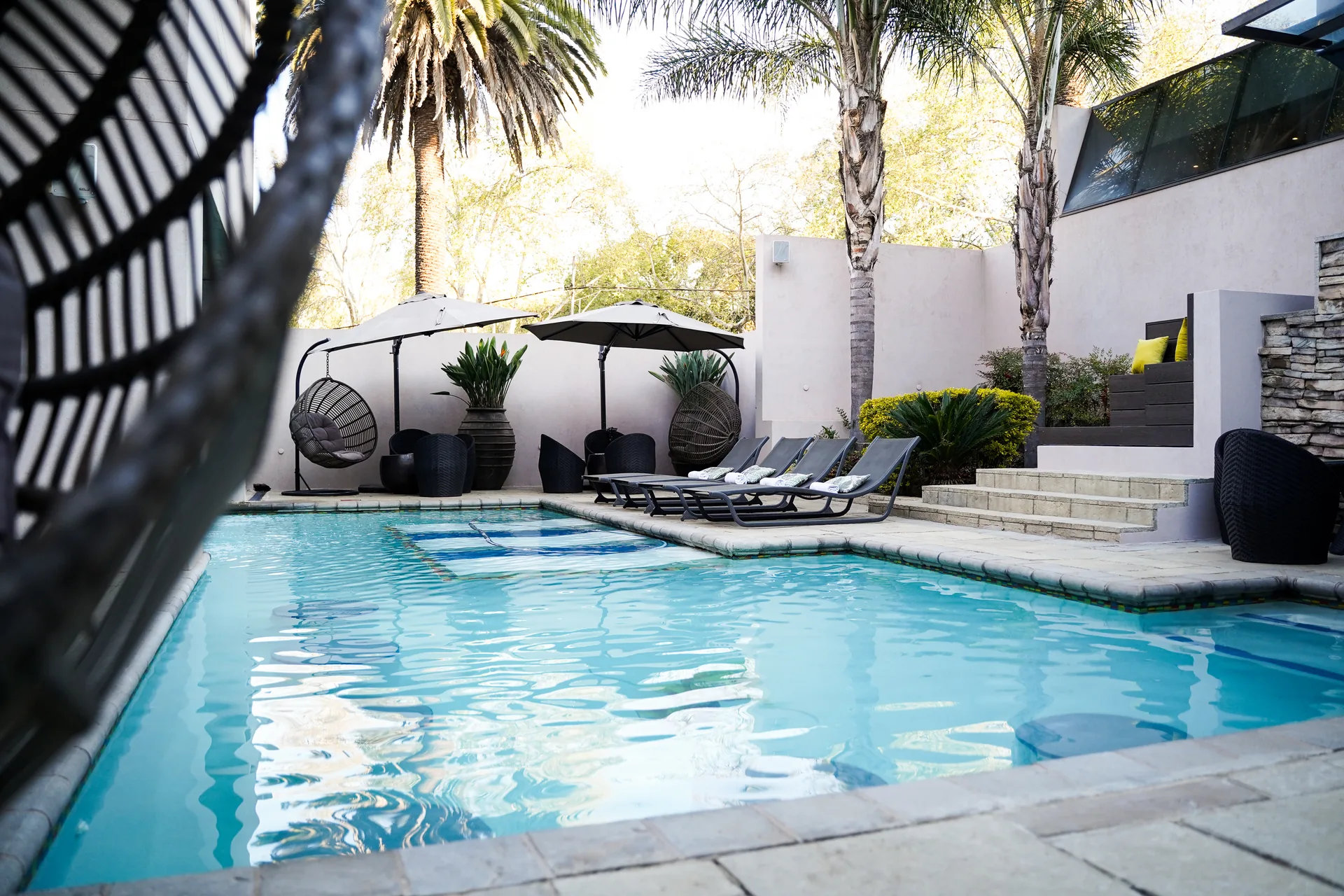 Aronia Day Spa outdoor swimming pool and relaxation area